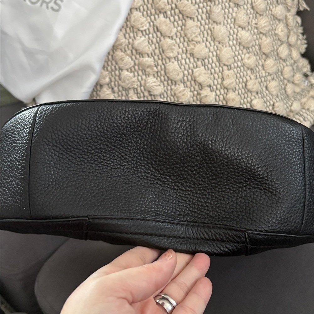 Michael kors leathershoulder bag - Picture 8 of 8